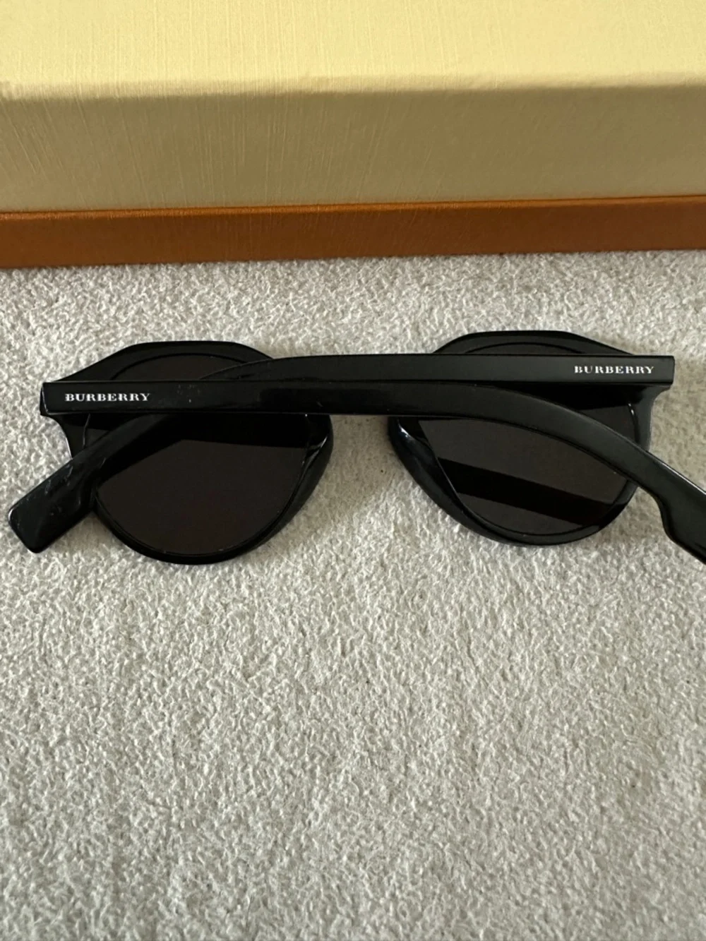Burberry vintage Black Round Sunglasses